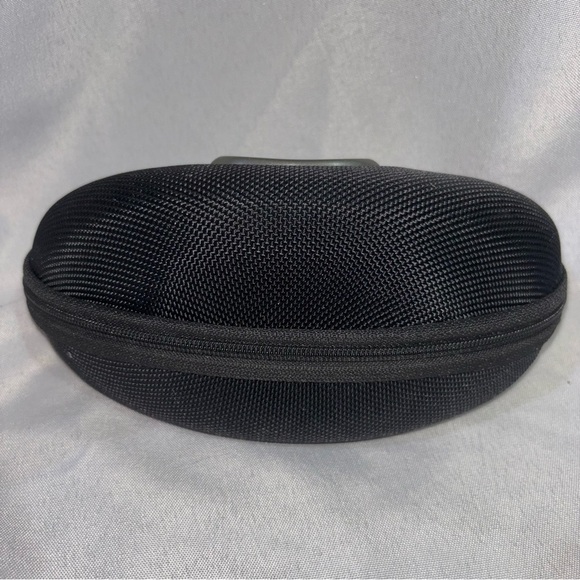 Oakley Black Nylon Vault Sunglass Case with Soft Drawstring Nylon Bag UNISEX - Picture 7 of 7